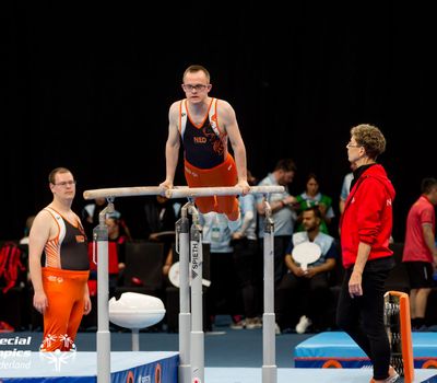 Sporter op een brug met gelijke leggers