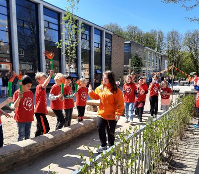 Lize en leerlingen van de Kohnstammschool